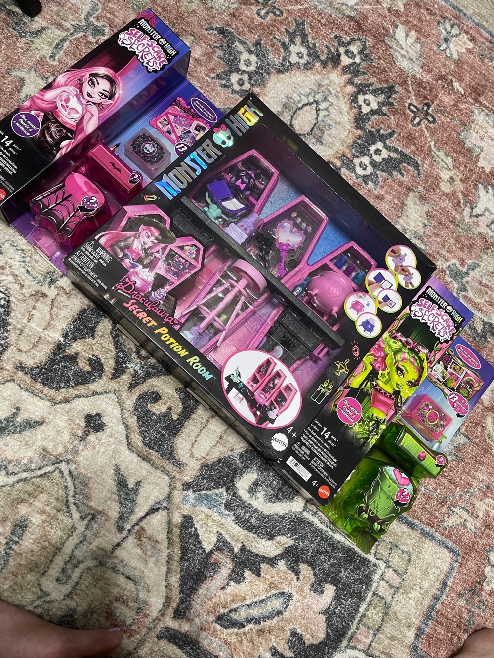 Monster High NIB Draculaura Secret Potion Room & 2 Dolls